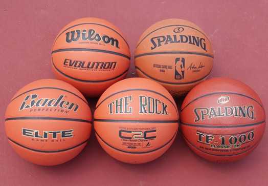 Jak vybrat basketbalový míč?